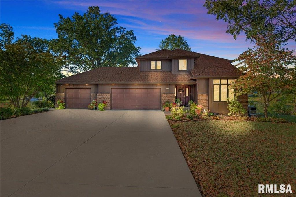 12 WEDGEWOOD Court, Taylorville, IL 62568