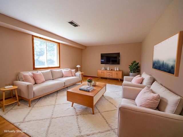N6185 Country View LANE, Sullivan, WI 53178