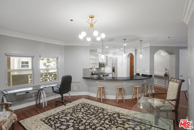 850 N Croft Avenue 203, Los Angeles, CA 90069