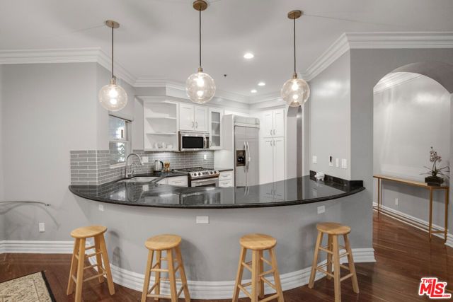 850 N Croft Avenue 203, Los Angeles, CA 90069