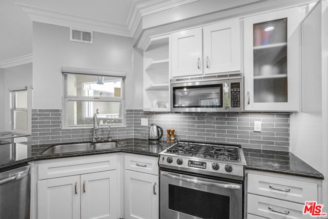 850 N Croft Avenue 203, Los Angeles, CA 90069