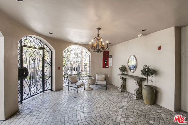 850 N Croft Avenue 203, Los Angeles, CA 90069