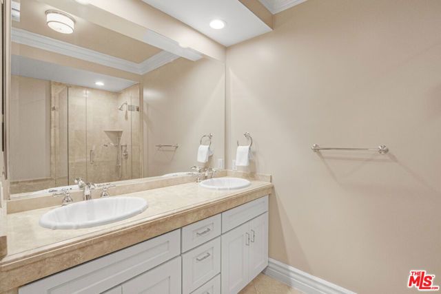 850 N Croft Avenue 203, Los Angeles, CA 90069