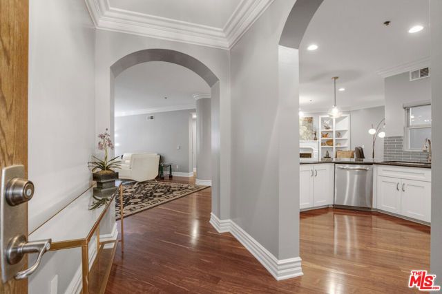 850 N Croft Avenue 203, Los Angeles, CA 90069