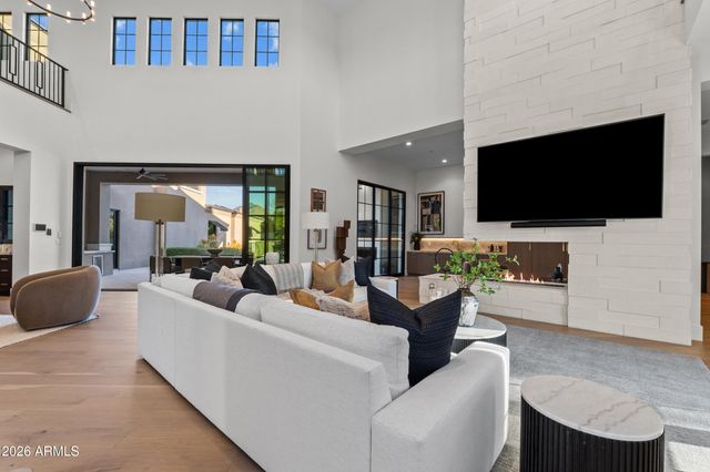 9735 E KEMPER Way, Scottsdale, AZ 85255