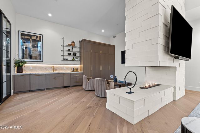 9735 E KEMPER Way, Scottsdale, AZ 85255