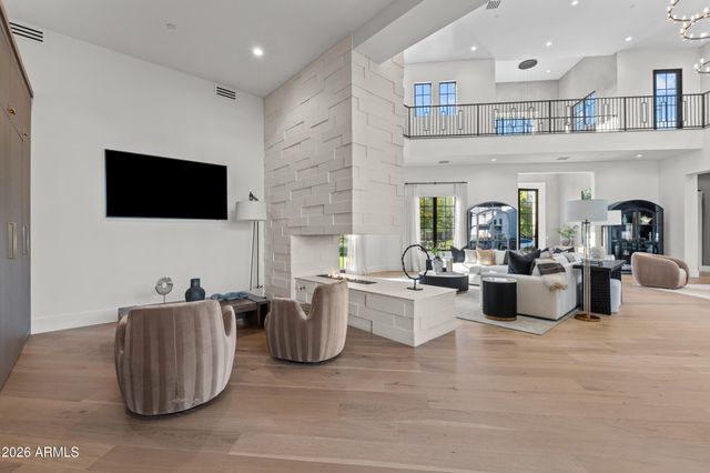 9735 E KEMPER Way, Scottsdale, AZ 85255