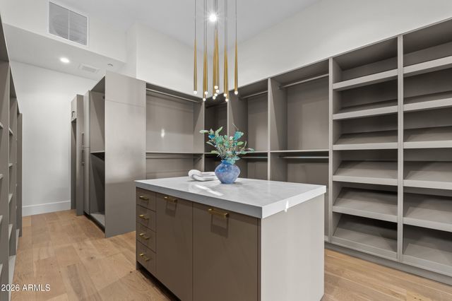 9735 E KEMPER Way, Scottsdale, AZ 85255