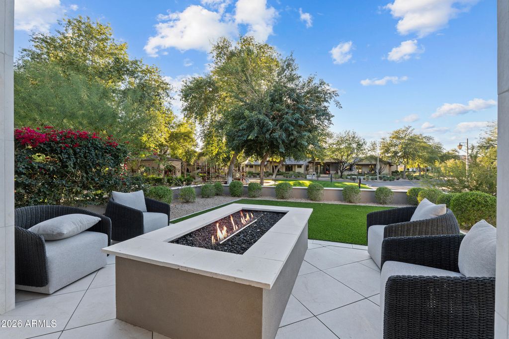 Image 10 of property listing at 9735 E KEMPER Way, Scottsdale, AZ 85255