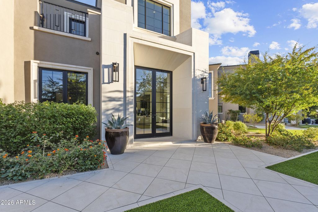 Image 12 of property listing at 9735 E KEMPER Way, Scottsdale, AZ 85255