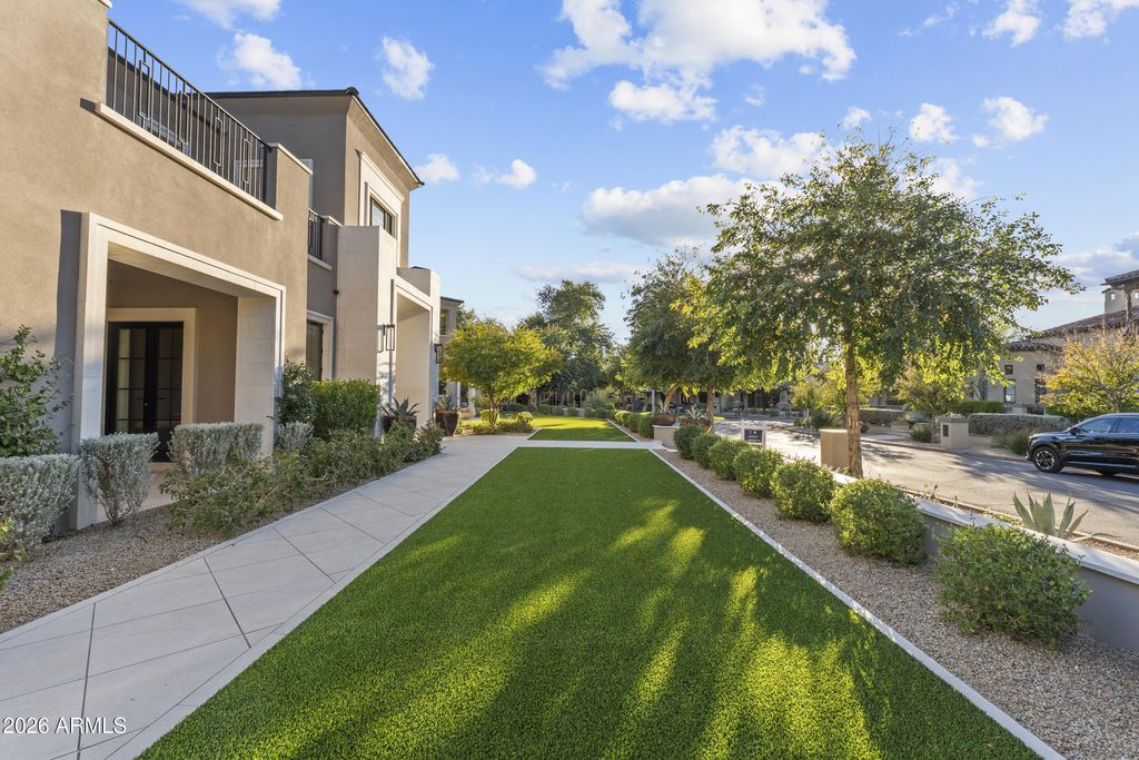 Image 13 of property listing at 9735 E KEMPER Way, Scottsdale, AZ 85255