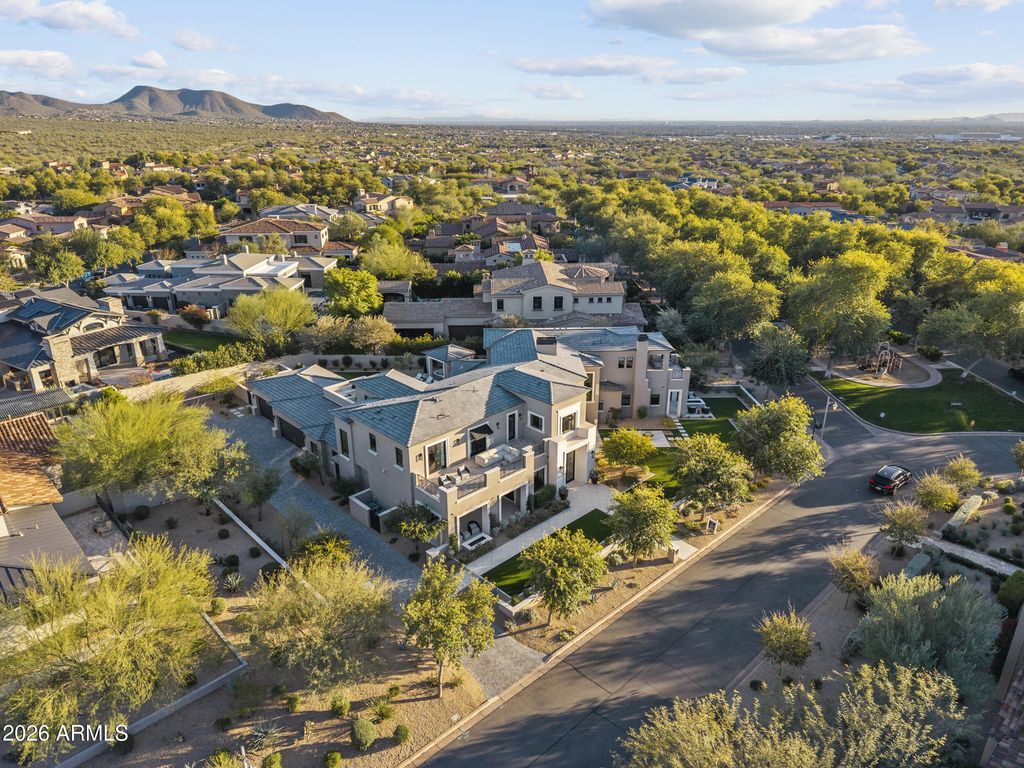 Image 7 of property listing at 9735 E KEMPER Way, Scottsdale, AZ 85255