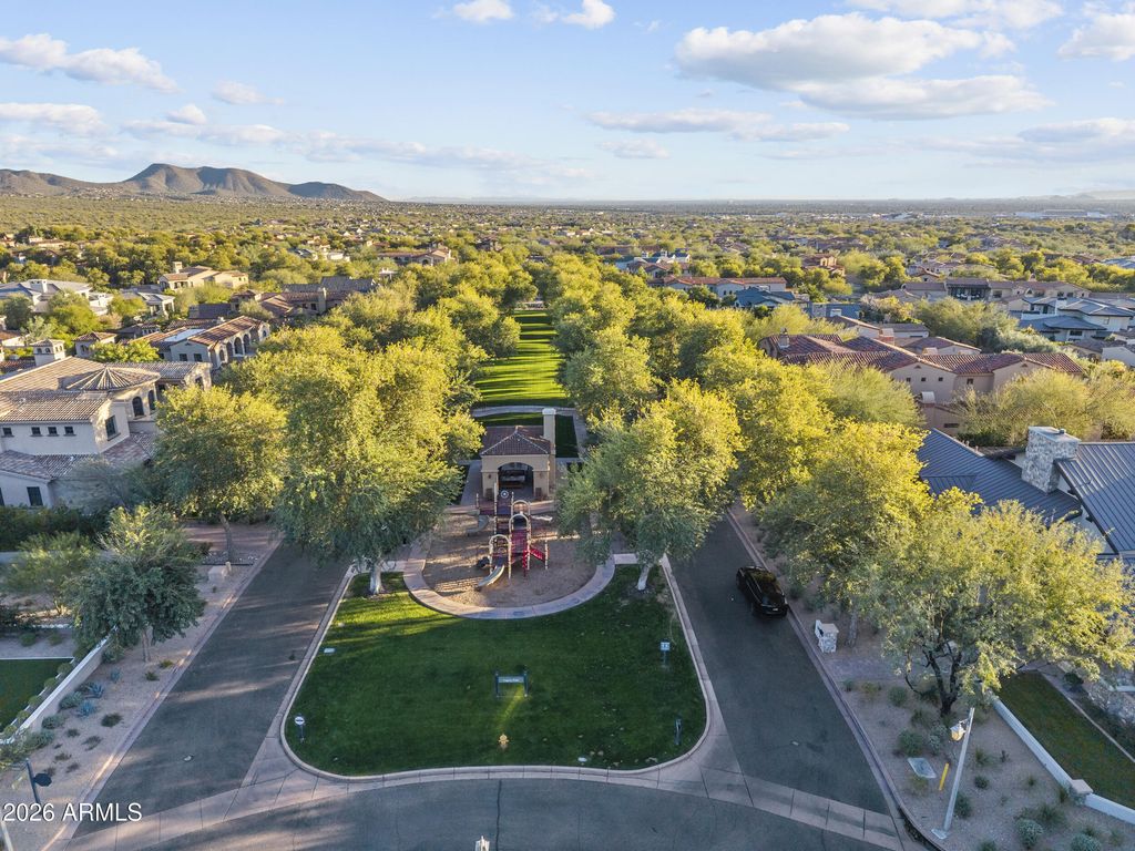 Image 8 of property listing at 9735 E KEMPER Way, Scottsdale, AZ 85255