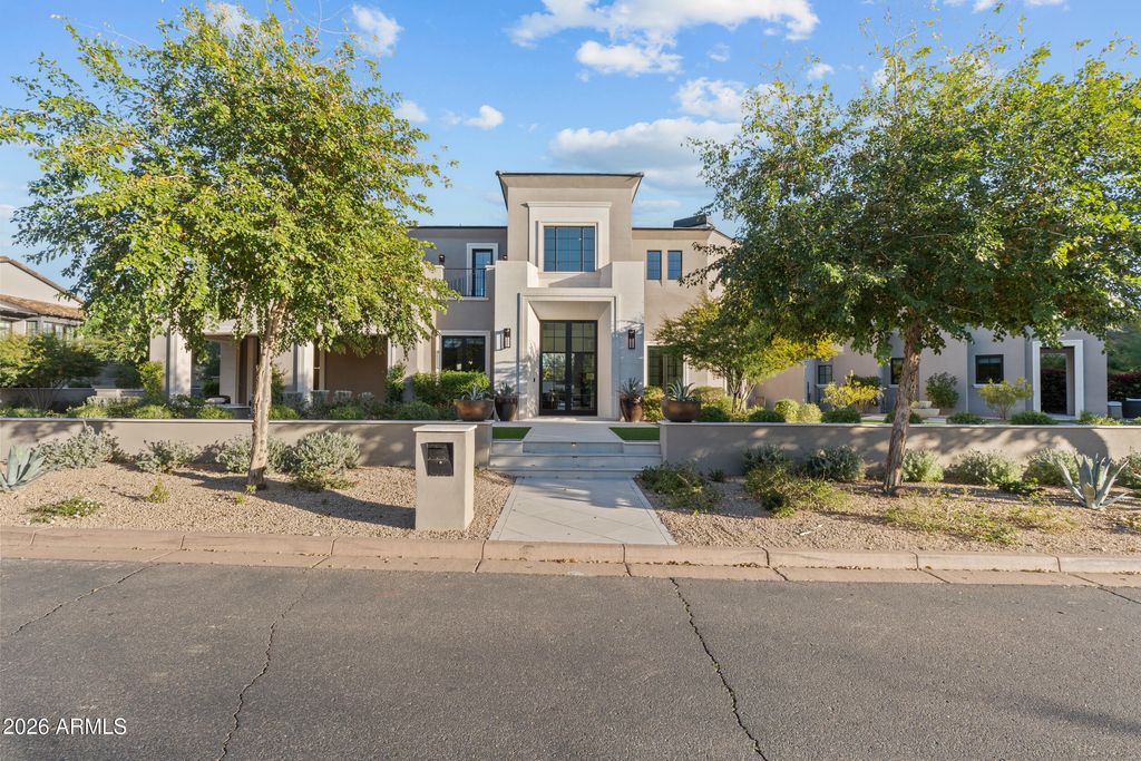 Image 9 of property listing at 9735 E KEMPER Way, Scottsdale, AZ 85255