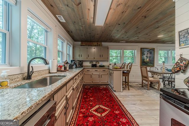 15668 Highway 197 N, Clarkesville, GA 30523