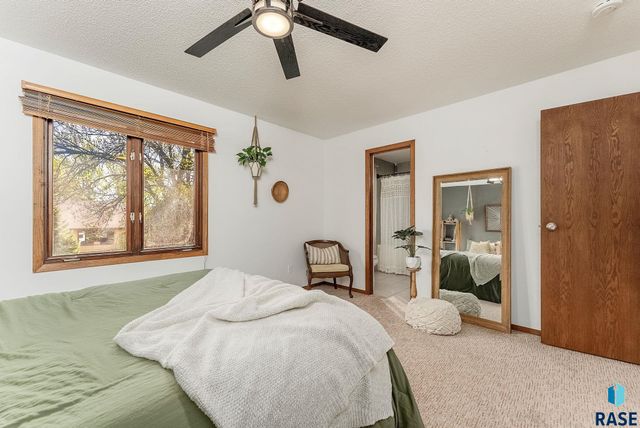 2305 E Harriet Lea, Sioux Falls, SD 57103