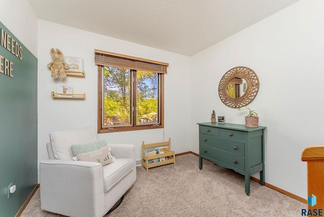 2305 E Harriet Lea, Sioux Falls, SD 57103