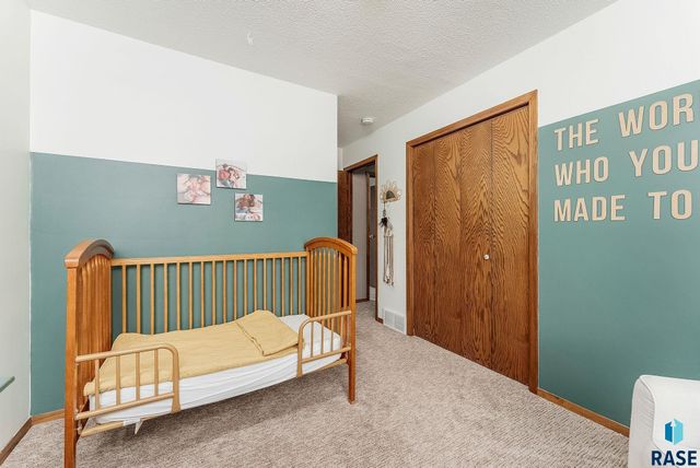 2305 E Harriet Lea, Sioux Falls, SD 57103