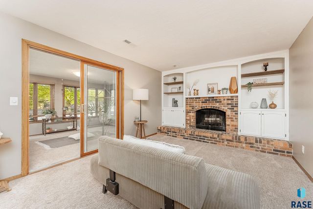 2305 E Harriet Lea, Sioux Falls, SD 57103
