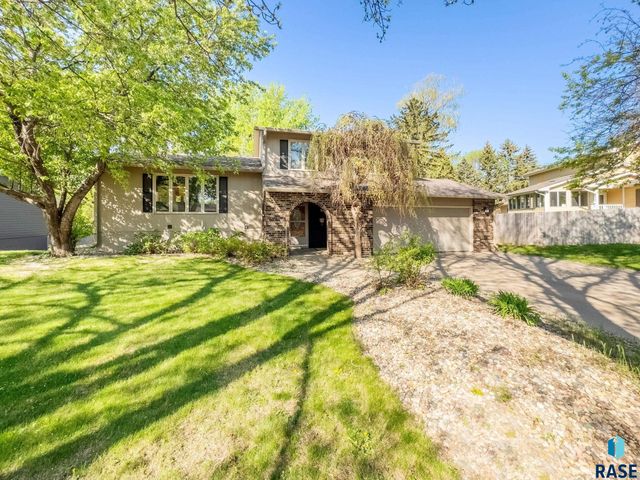2305 E Harriet Lea, Sioux Falls, SD 57103