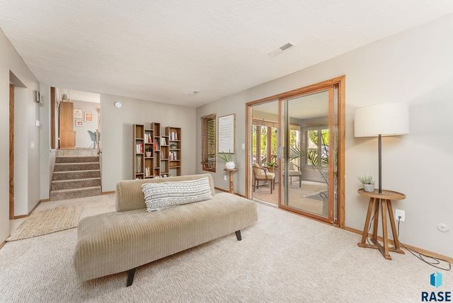 2305 E Harriet Lea, Sioux Falls, SD 57103