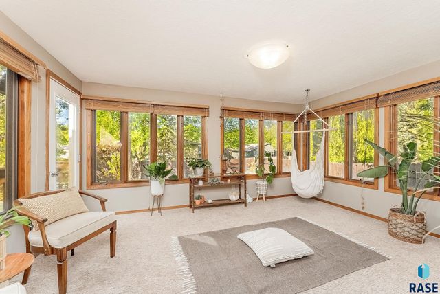 2305 E Harriet Lea, Sioux Falls, SD 57103