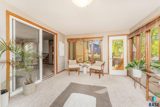 2305 E Harriet Lea, Sioux Falls, SD 57103