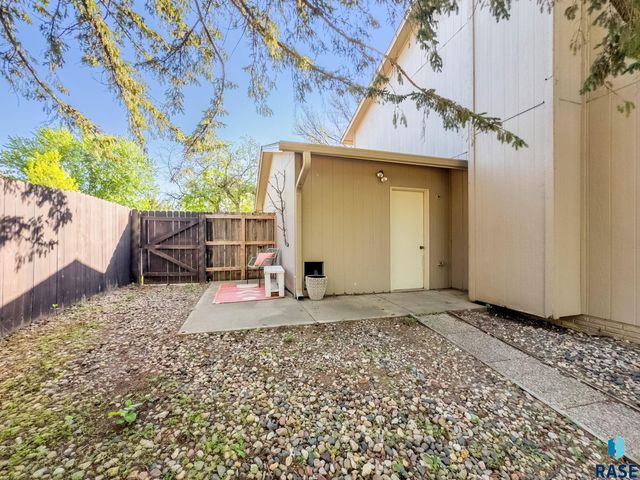 2305 E Harriet Lea, Sioux Falls, SD 57103