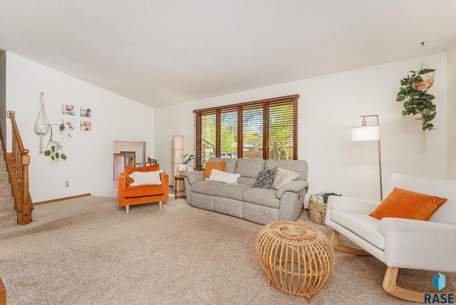 2305 E Harriet Lea, Sioux Falls, SD 57103