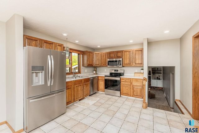 2305 E Harriet Lea, Sioux Falls, SD 57103