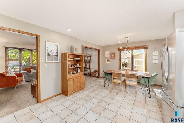 2305 E Harriet Lea, Sioux Falls, SD 57103
