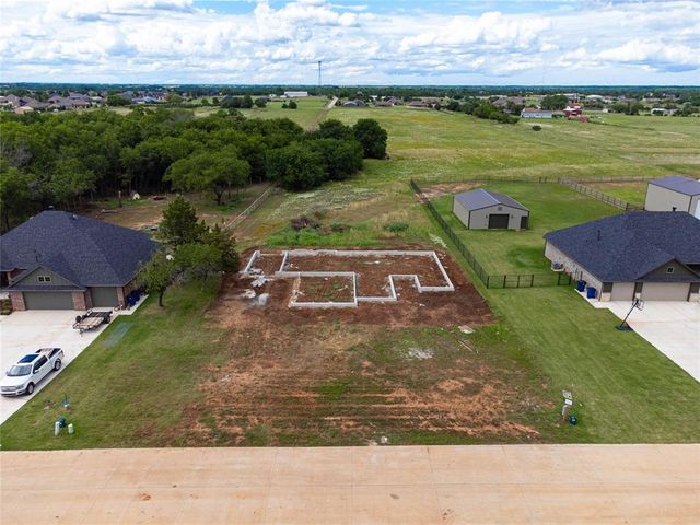 8710 Oak Tree Circle, Edmond, OK 73034