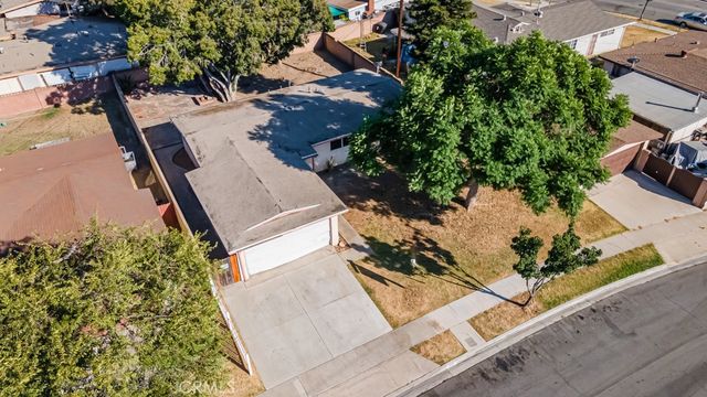 2540 W Picadilly Way, Anaheim, CA 92801