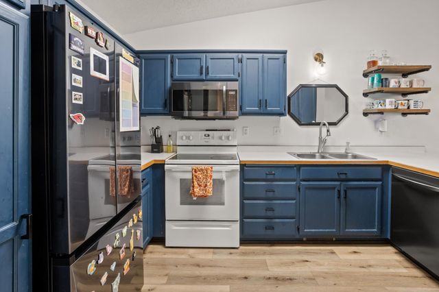 1438 Suntree Drive, West Fargo, ND 58078