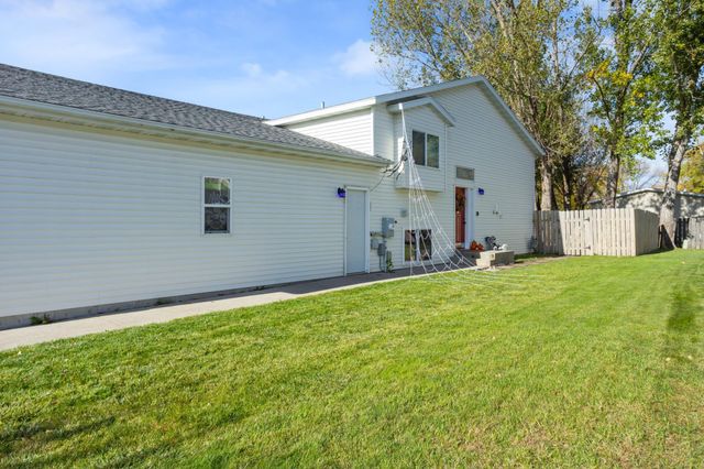 1438 Suntree Drive, West Fargo, ND 58078