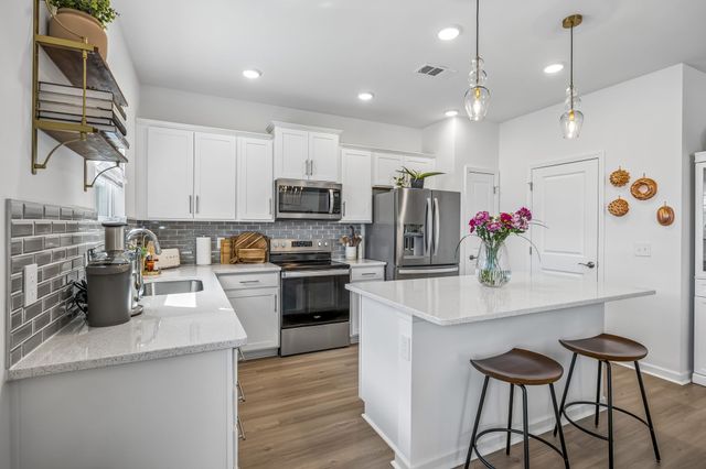 131 Glacier Way, La Vergne, TN 37086