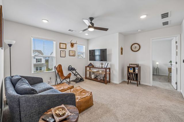 131 Glacier Way, La Vergne, TN 37086