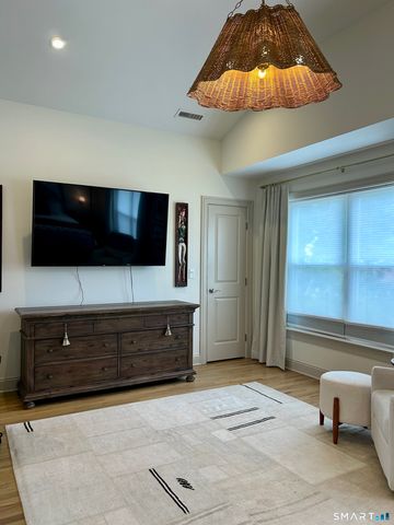 27 Terrace Place 1, Stamford, CT 06902