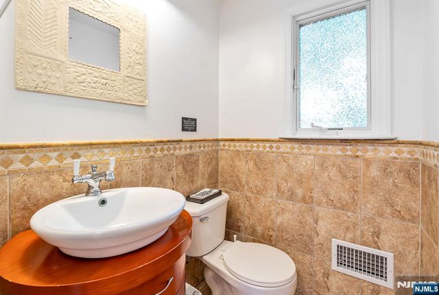 740 River Road, Teaneck, NJ 07666