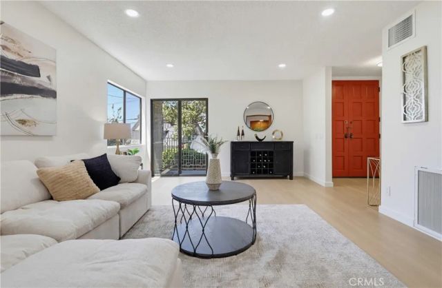 728 E Kensington Road, Los Angeles, CA 90026