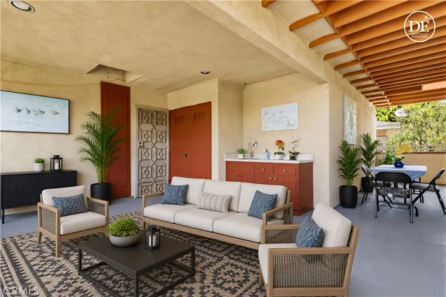 728 E Kensington Road, Los Angeles, CA 90026
