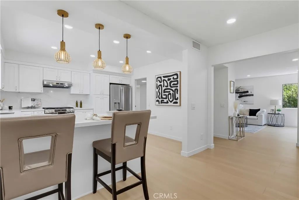 728 E Kensington Road, Los Angeles, CA 90026