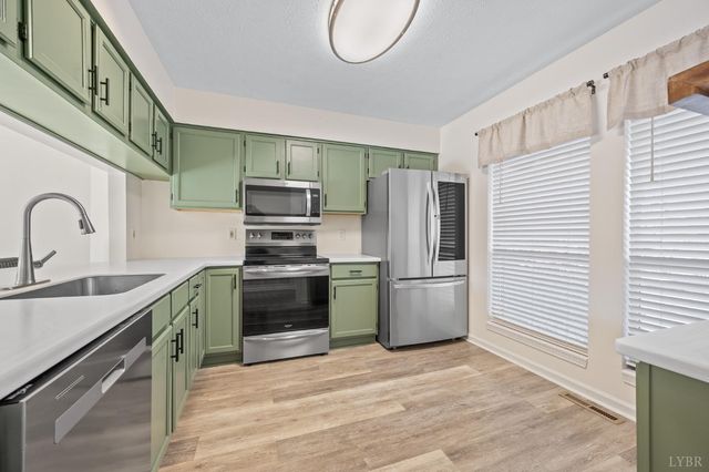 464 Oak Point, Forest, VA 24551