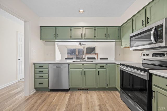 464 Oak Point, Forest, VA 24551