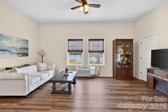 615 Kenway Loop, Mooresville, NC 28117