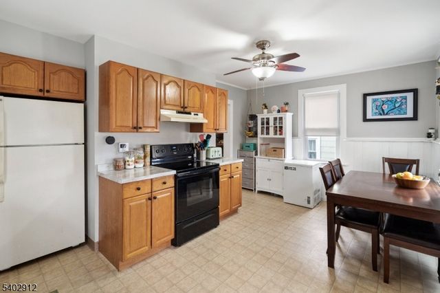 89 Trinity St, Newton Town, NJ 07860