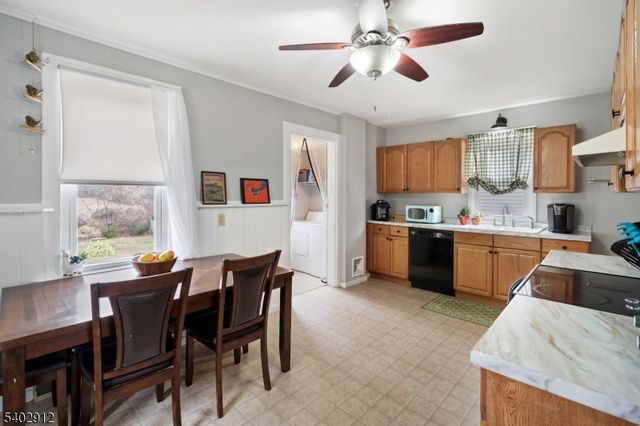 89 Trinity St, Newton Town, NJ 07860