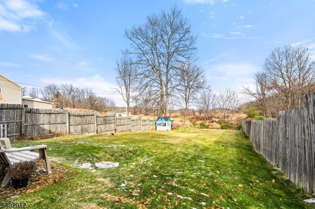 89 Trinity St, Newton Town, NJ 07860