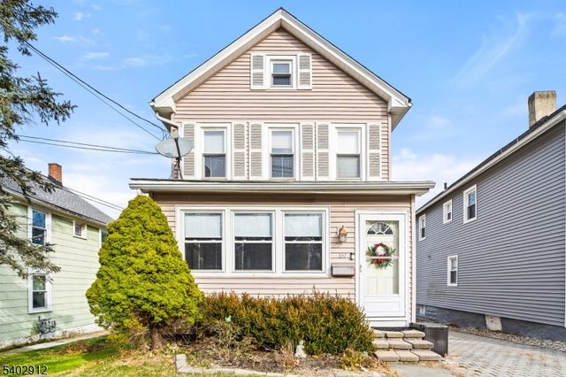 89 Trinity St, Newton Town, NJ 07860