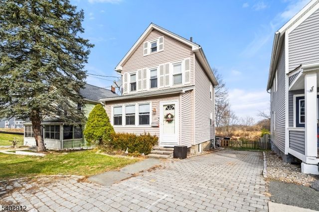 89 Trinity St, Newton Town, NJ 07860
